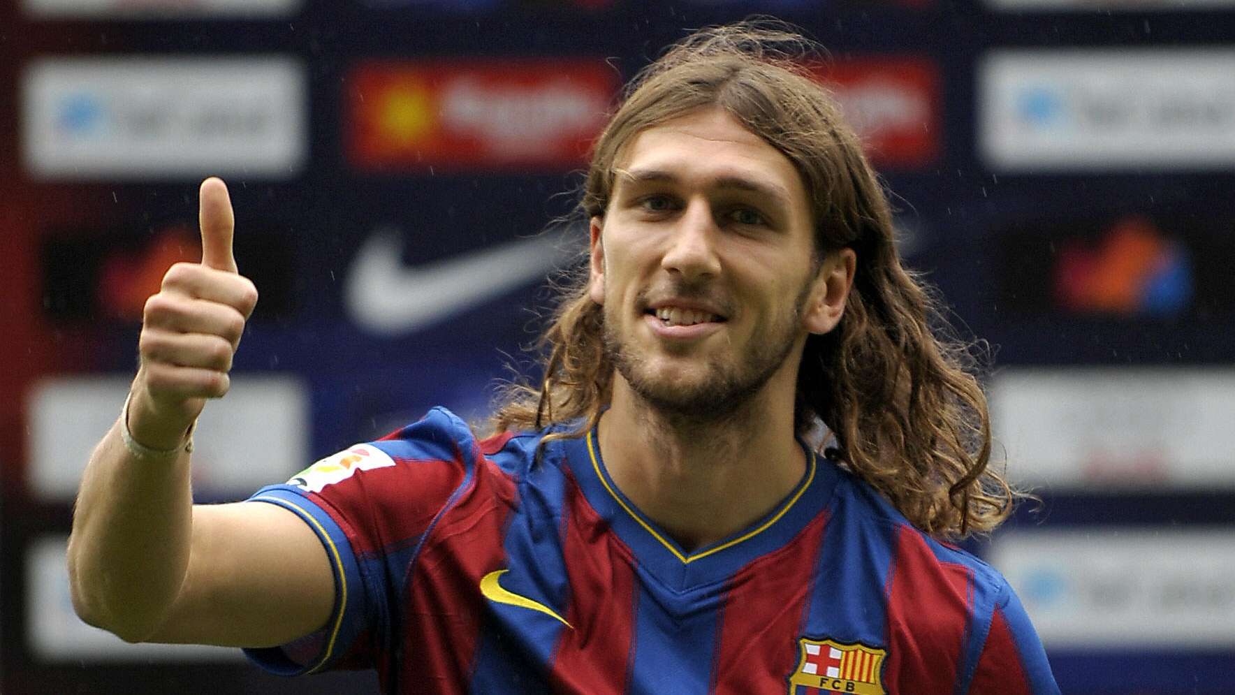 卡卡为何选择在中场发挥影响力而非前锋位置的深度解析