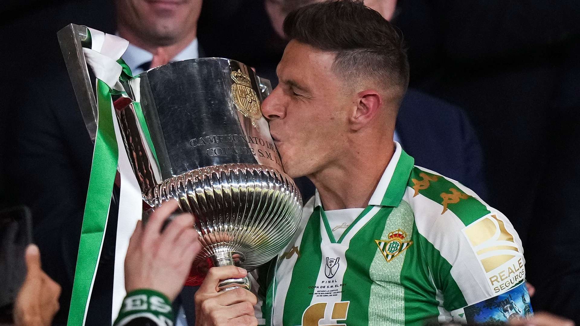 梅西续约巴黎前景渺茫 报价低迷或导致离队决策